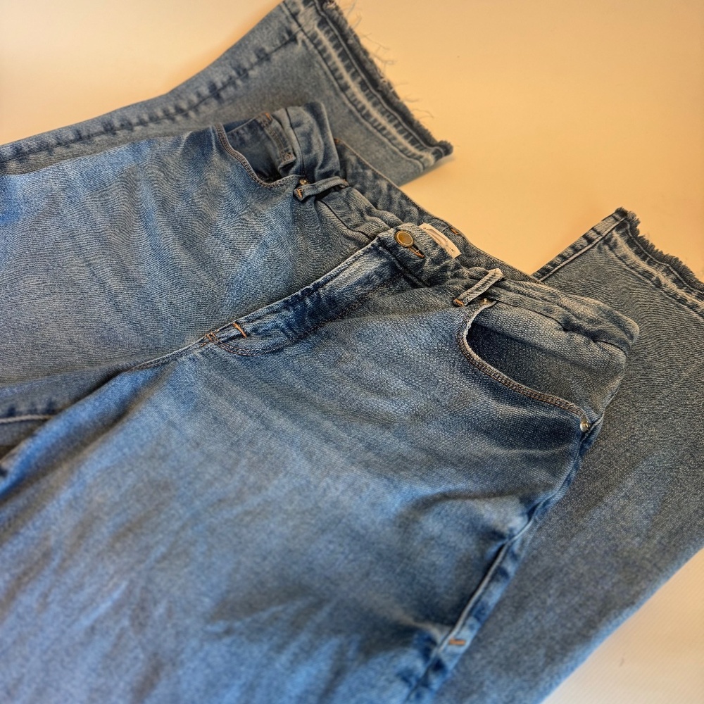 Good American Good Classic Frayed Hem Boot JeansStyle GCB953T - Picture 7 of 11